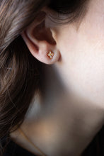 Piqué Studs