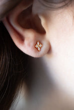 Piqué Studs